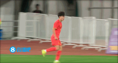记者:U19国青半场后半段摁着袋鼠摩擦 朱鹏宇若发展得好不得了