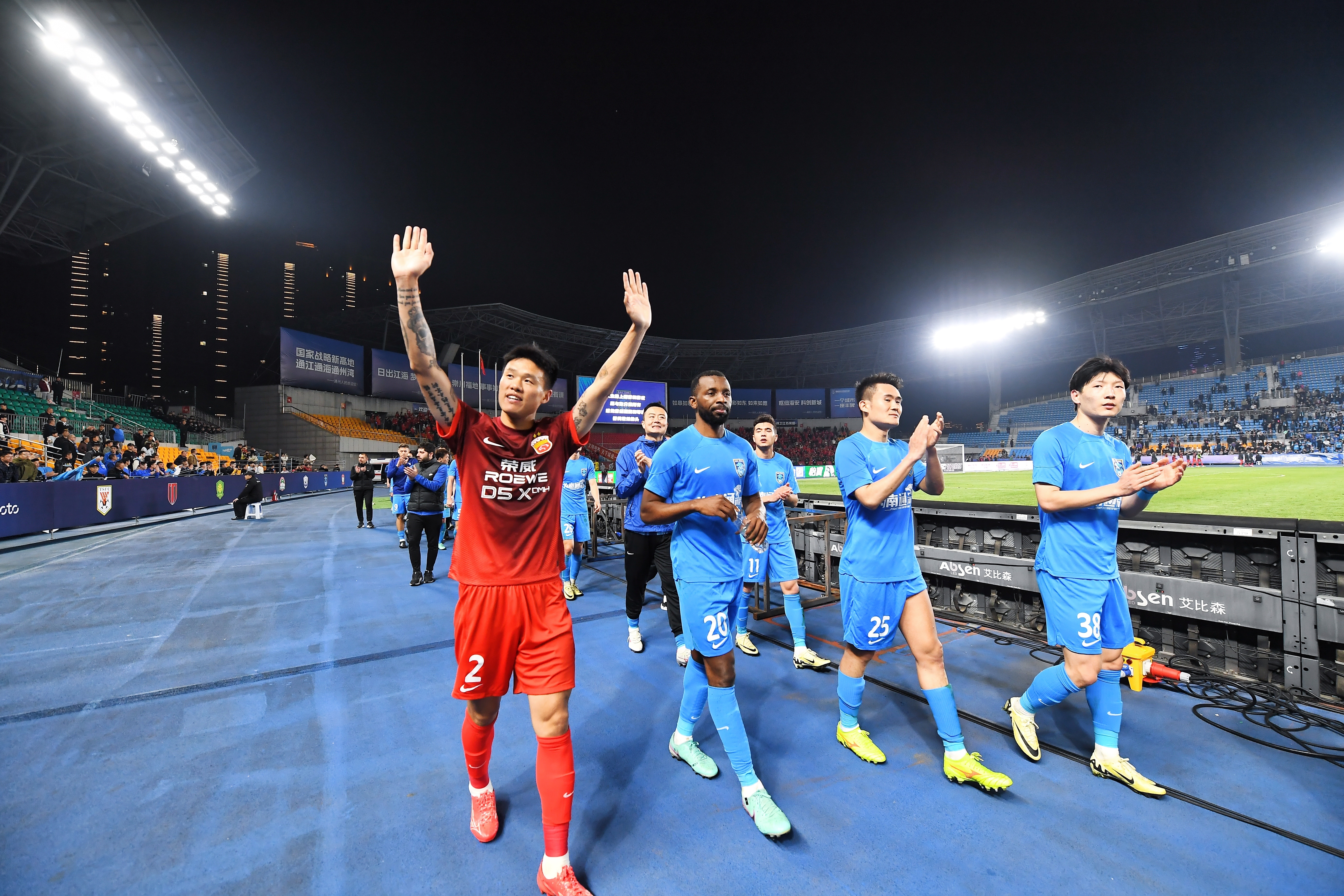 李昂、王燊超谈足协杯:我们朝着这个目标前进,明年继续保持冲劲
