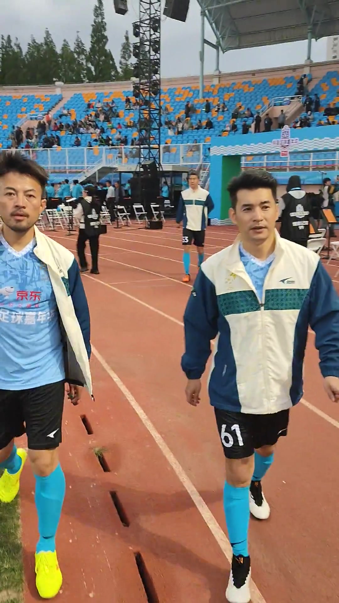 演员文松、林家川参加抖音足球嘉年华青岛站!加盟青岛海浪明星联
