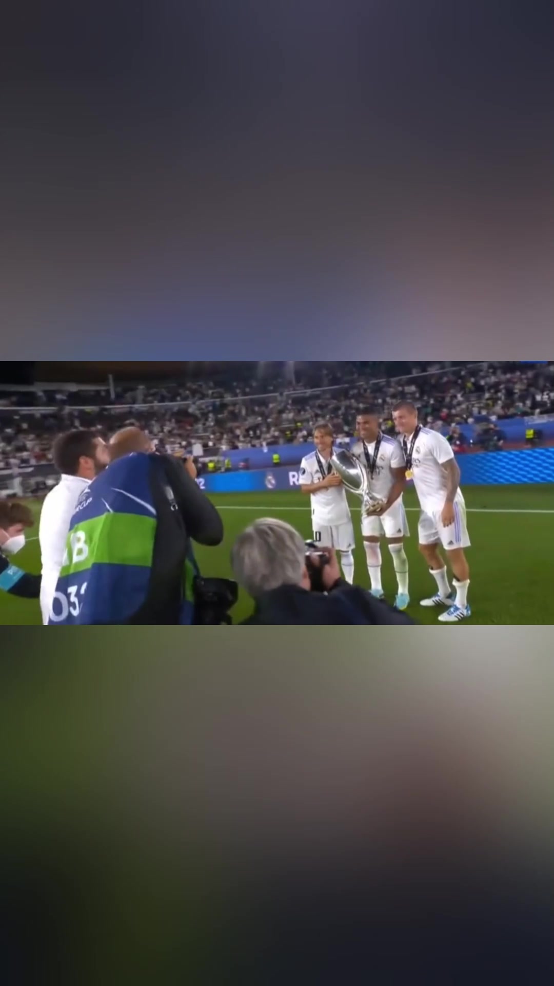 缔造五欧冠伟业!当年皇马夺的欧冠典礼中场合影!