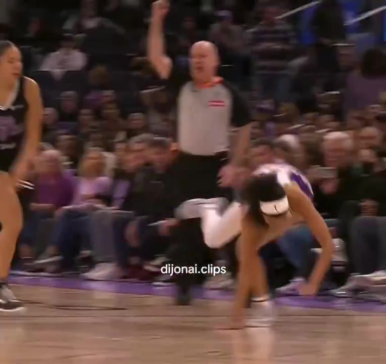 女生打起架来也是非常狠!现在的WNBA,冲突争议镜头越来越多