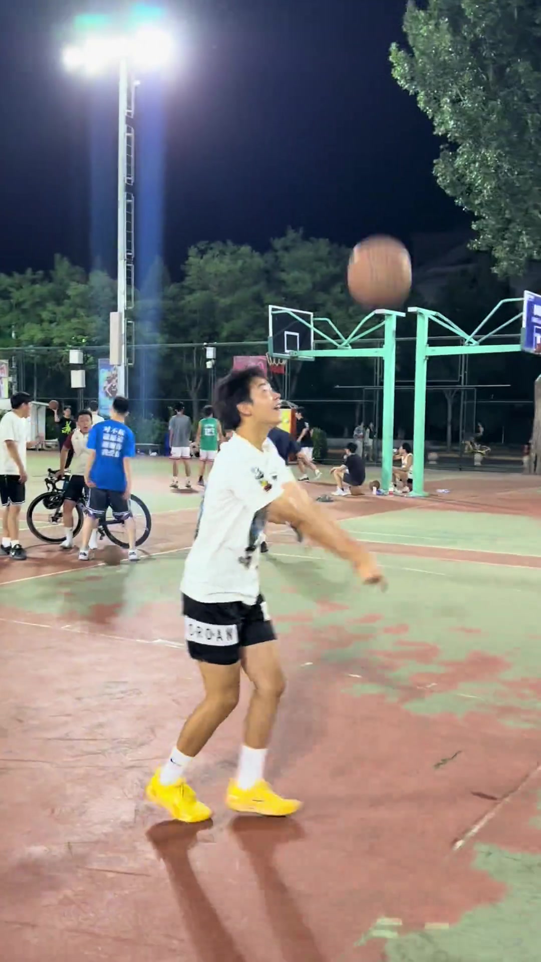 打篮球的和打排球的都沉默了