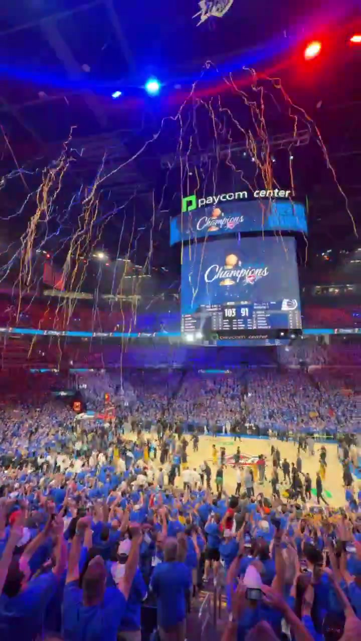 俄城首冠!OKC彩带飘下雷霆主场变身欢庆海洋