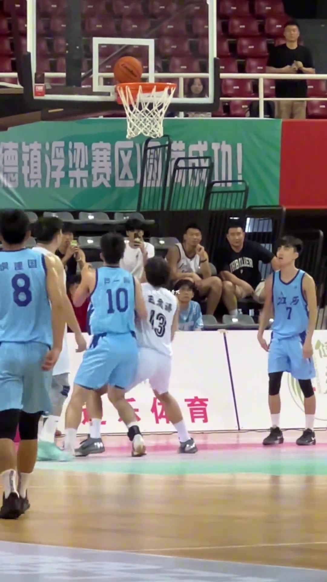 篮球:我想一个人静静...