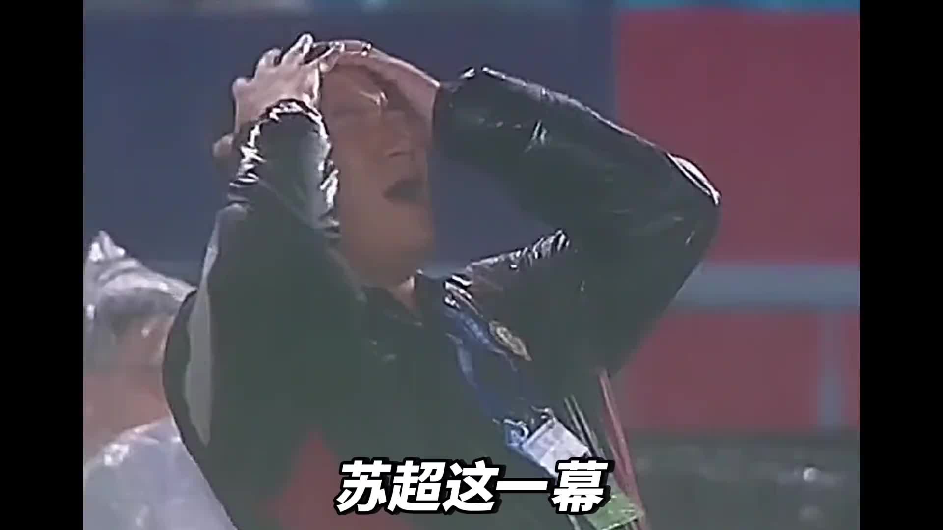 暴雨中主帅抱头跪地!调侃之下,没有人会看轻这支战斗着的常州队