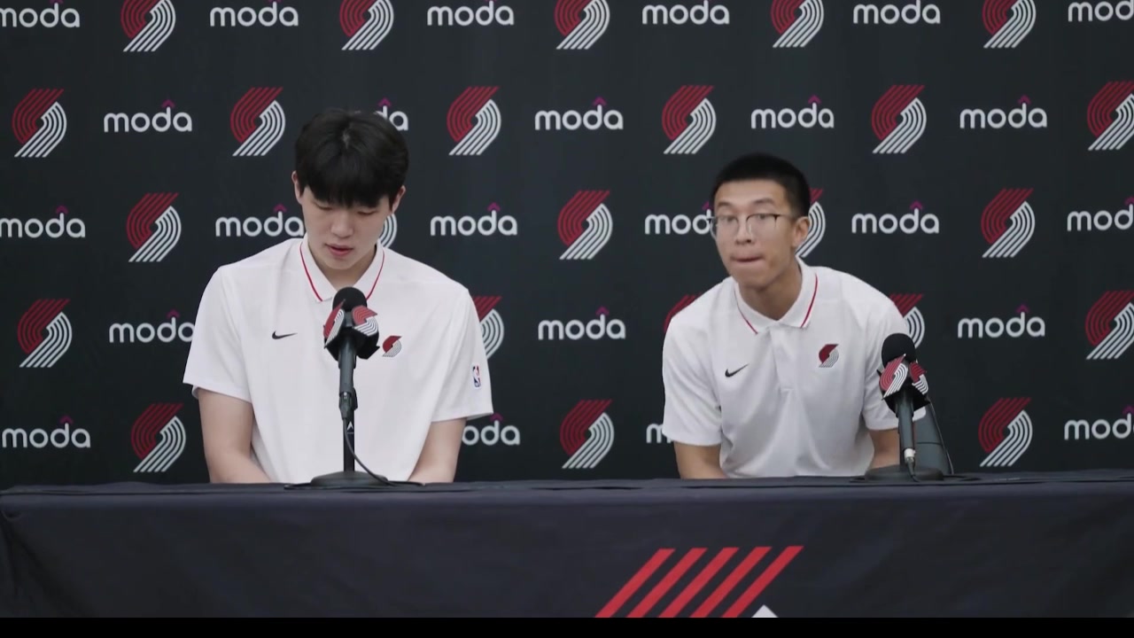 比卢普斯:带个翻译执教杨确实有点怪但篮球术语在全球都通用的