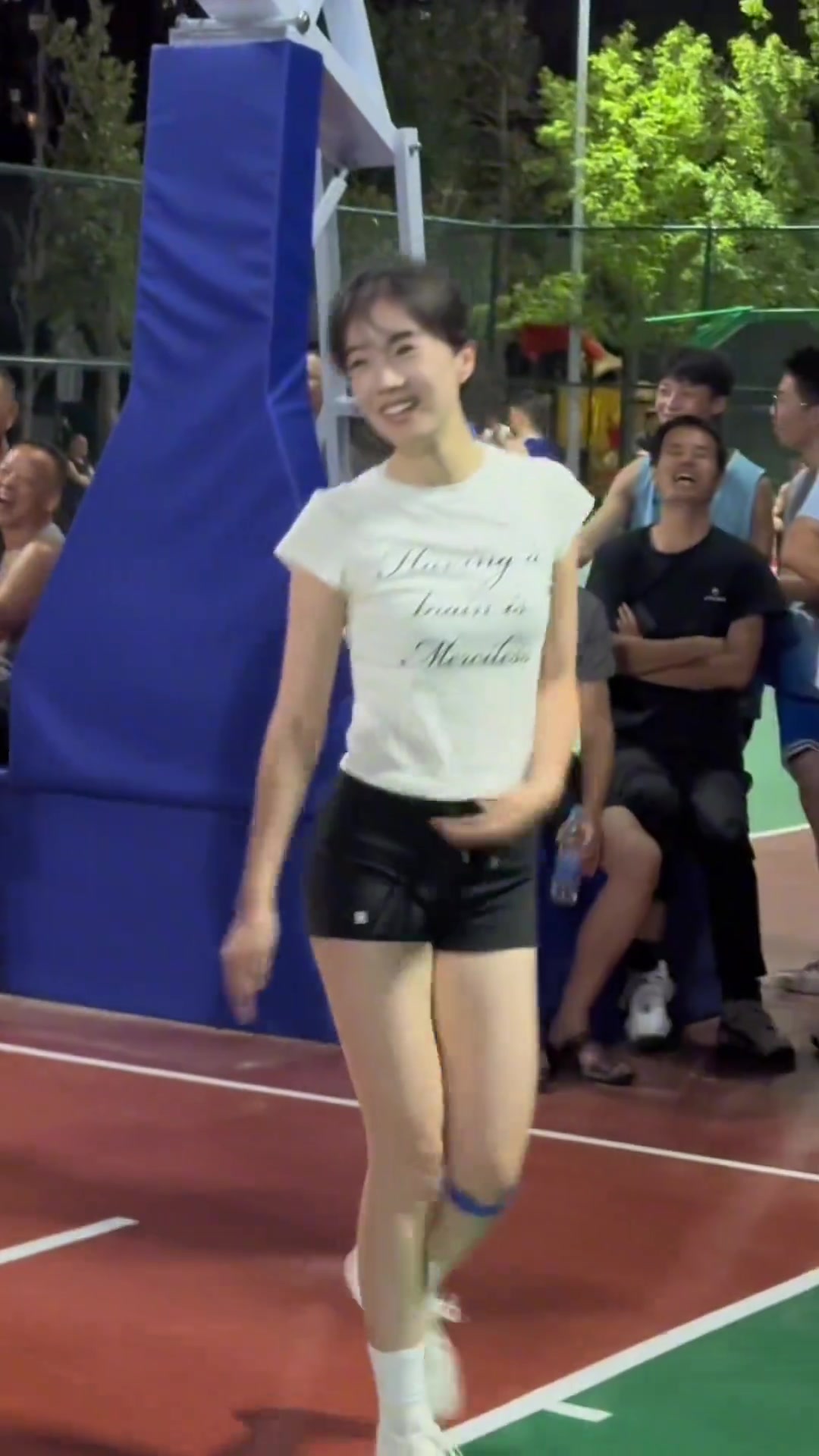 不懂就问:和女生打野球到底要不要认真防