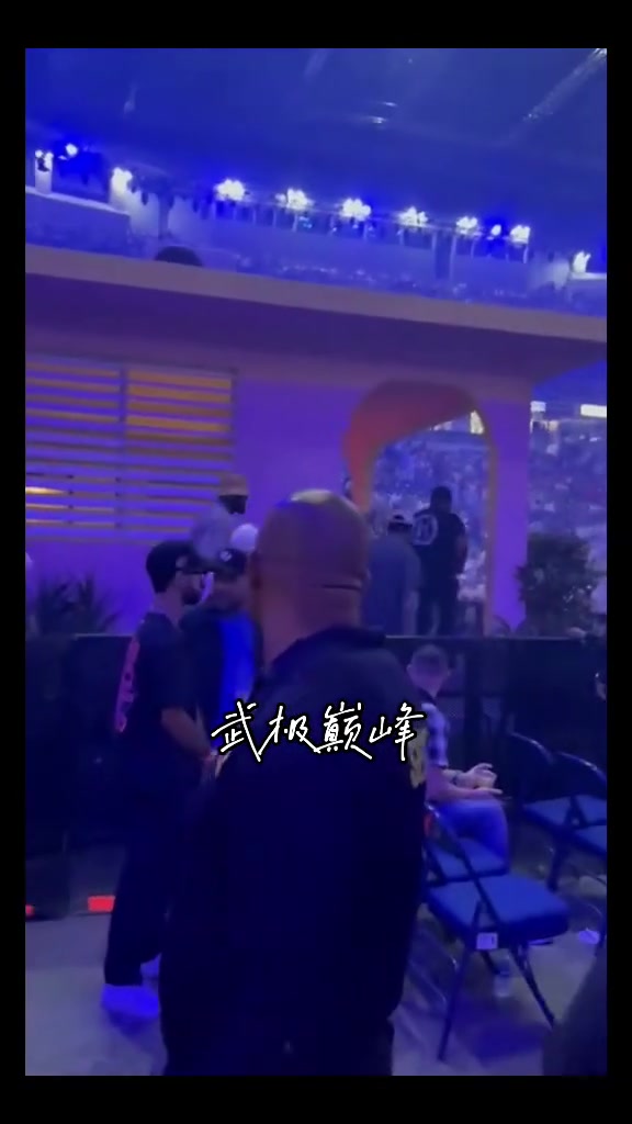 “演唱会响起MVP喊声詹姆斯现身坏兔子演唱会引起轰动...
