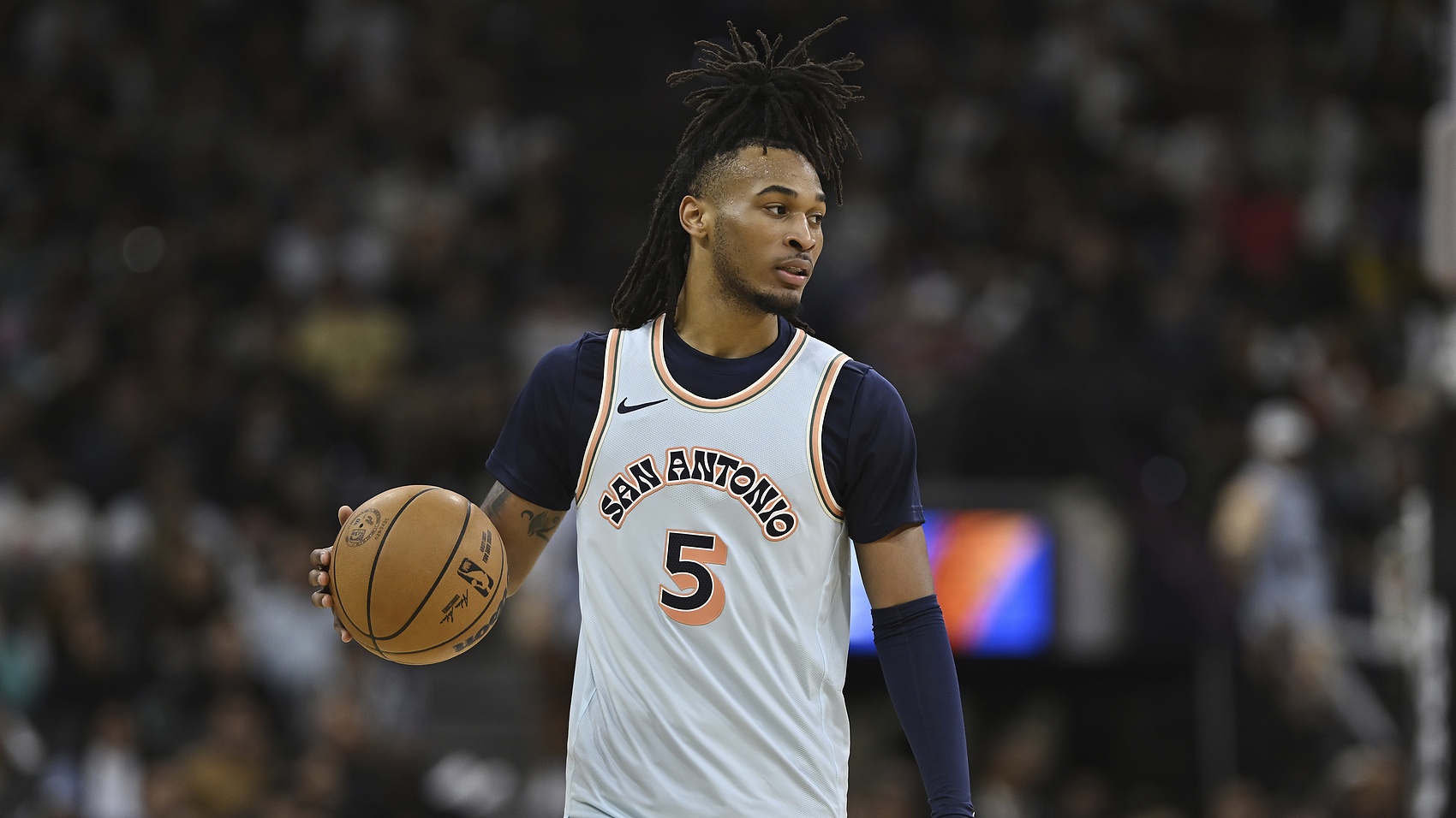 瓦塞尔:没太多新秀能像卡斯尔这样打球 他的表现超出了预期