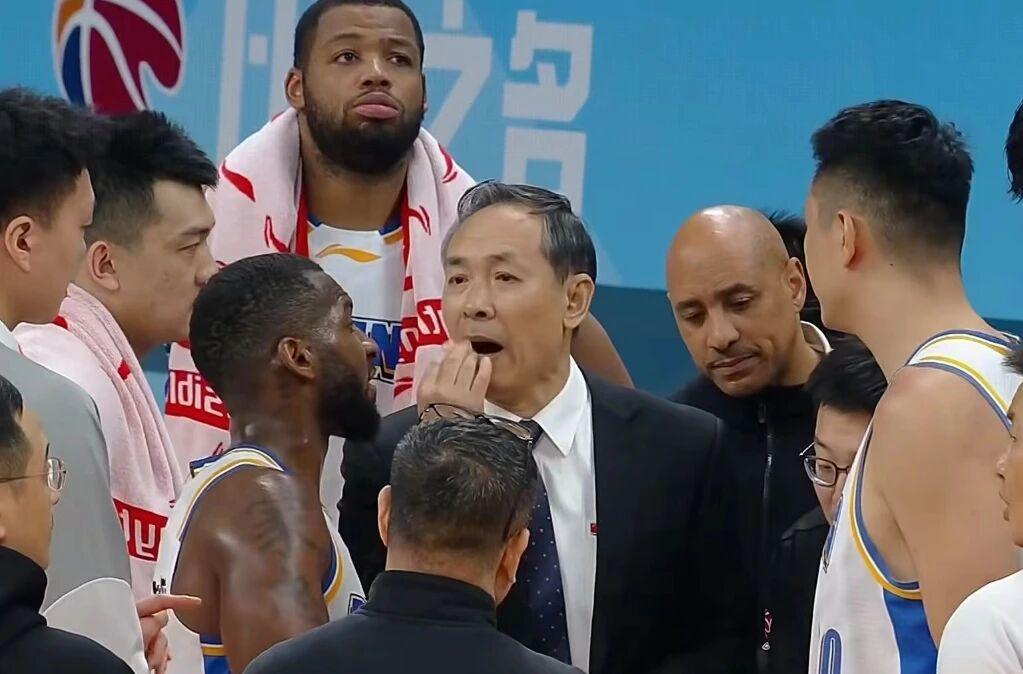 CBA排名大变！上海七连胜势不可挡，北