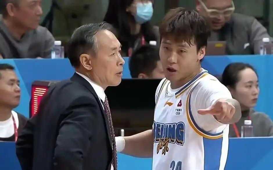 CBA三消息：杜锋带徐杰小胡参会，赵睿