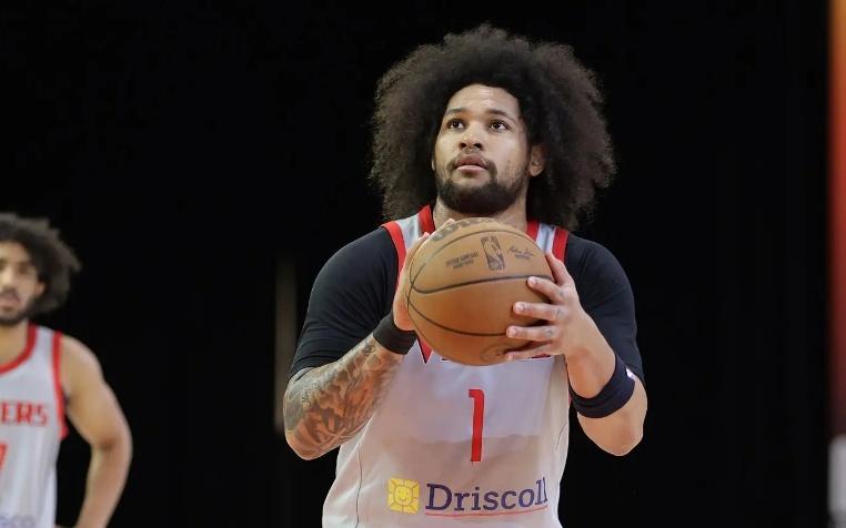 进攻效率一般，失误数爆炸，前火箭老熟