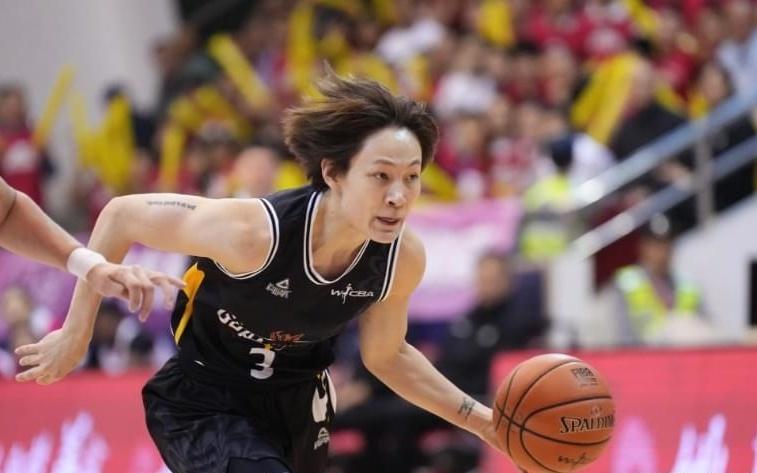 10分大逆转豪取13连胜！女篮新霸主杀