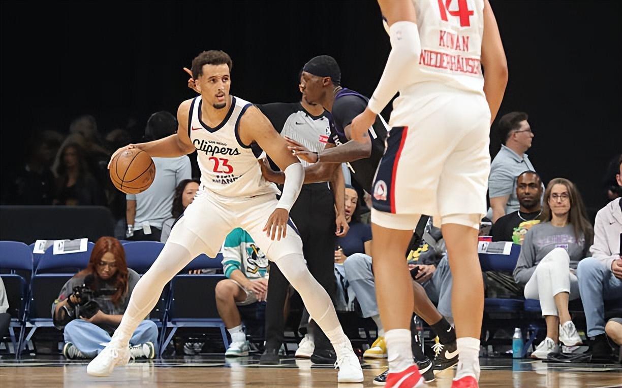 单场出现8次失误！快船二队锋线新星