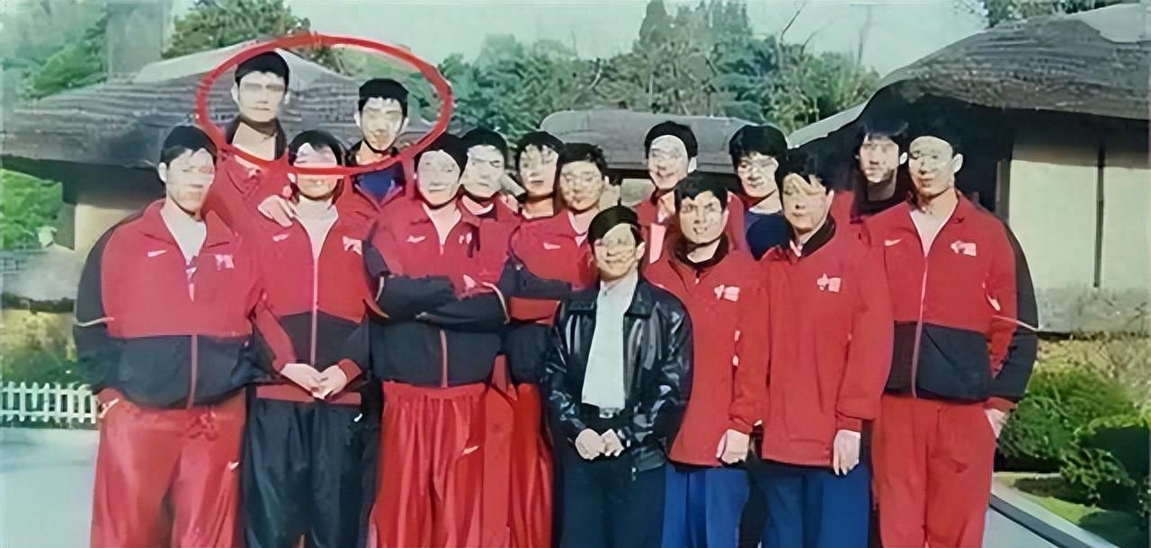 他是姚明前队友，因伤病缺钱治疗，瘫痪