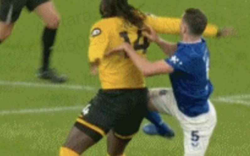 莫耶斯谈迈克尔基恩红牌：头发留得长