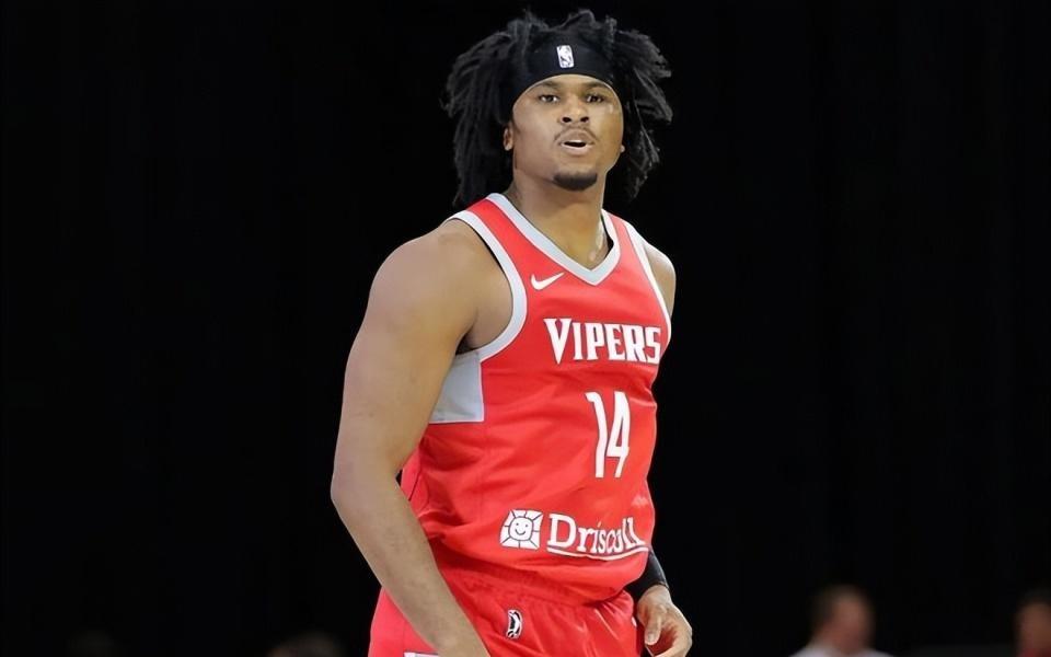 又打出了一场灾难表现，前76人侧翼在火箭二队都有些打不明白