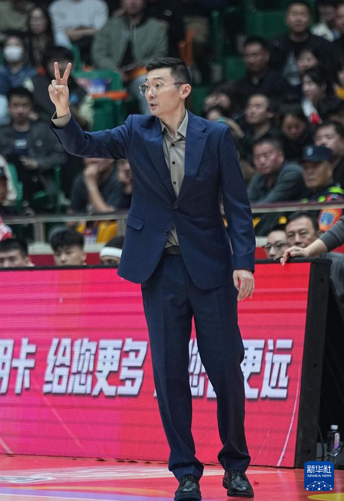 联赛至今5名主帅已下课，CBA教练为何