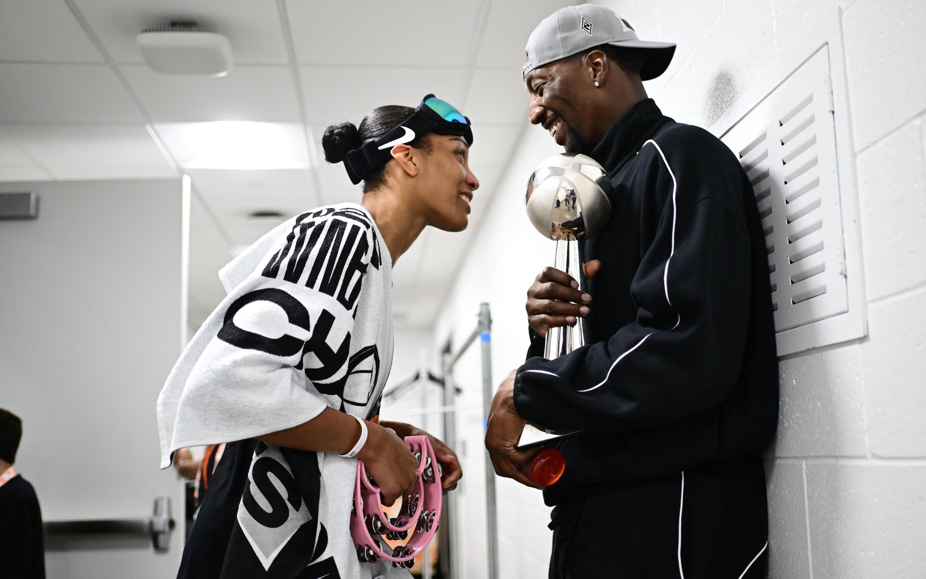 特里斯坦汤普森：阿德巴约和阿贾的儿