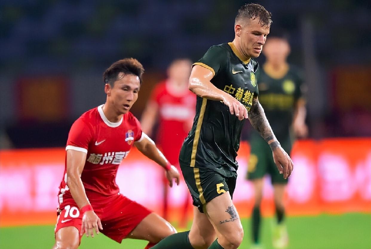 抵达海口！国安旧将与球队汇合，下赛季