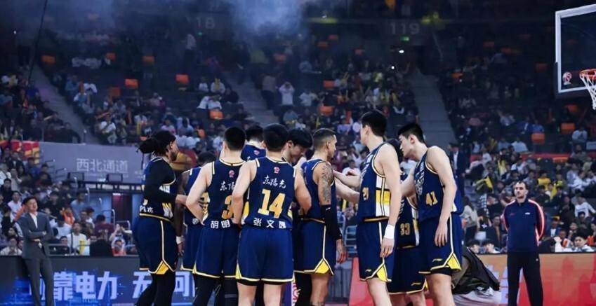 消费一把！广东大将珠宝店买金链子球