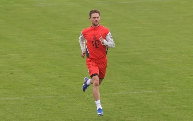 图片报：基米希今日进行了20分钟跑步