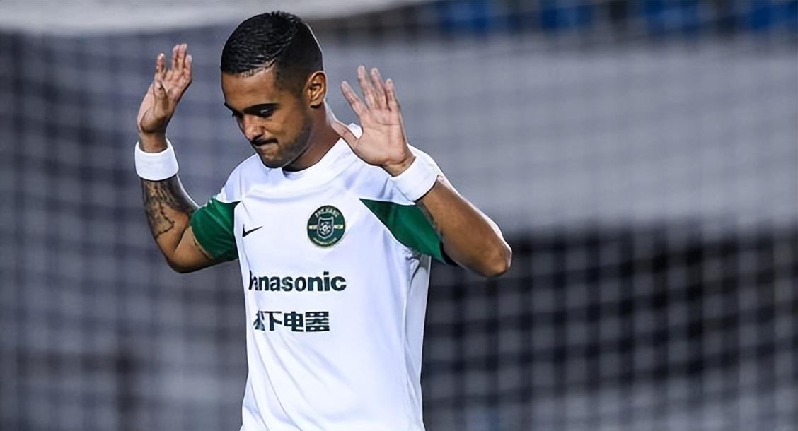 申花刚在阿联酋开始冬训，斯卢茨基就