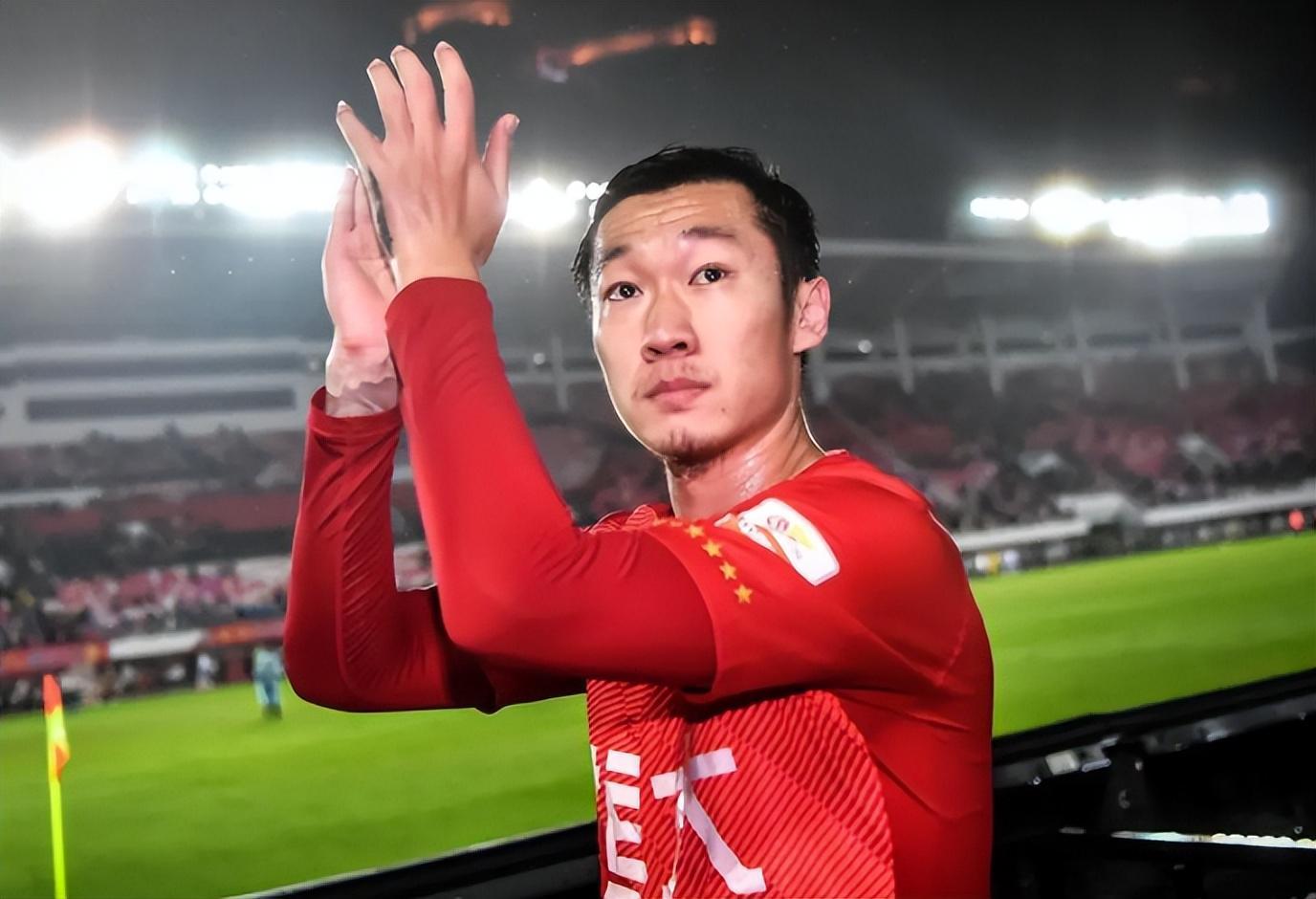 上港两位离队热门迎来命运反转，如今