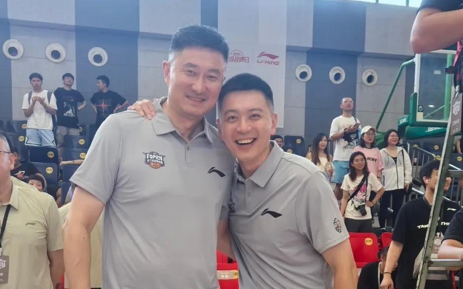 付豪撞飞徐杰，辽篮技术台竟带头鼓掌