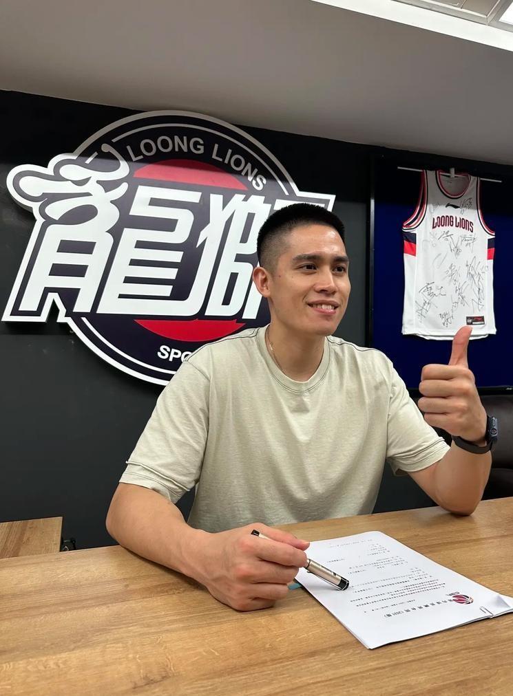 效力CBA9年父母借钱买鞋，如今和妻儿