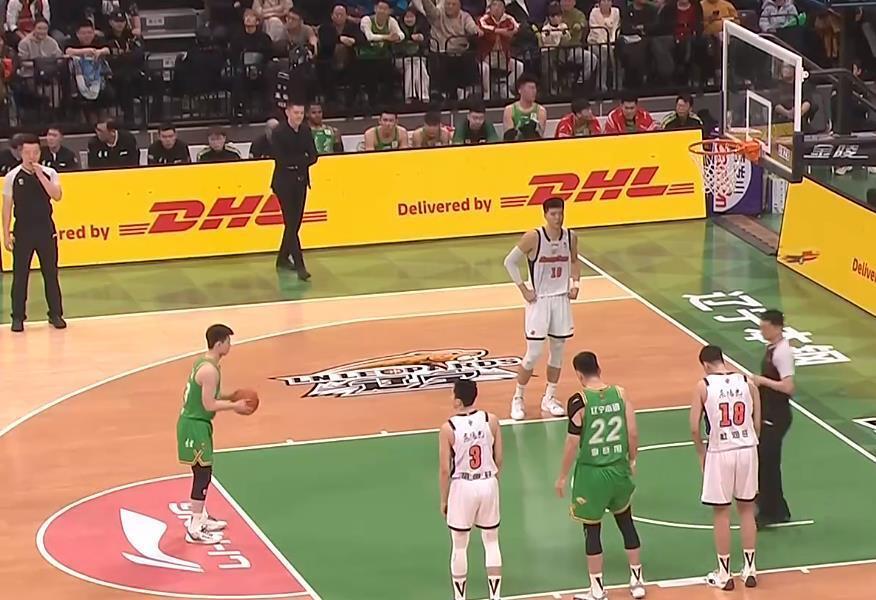 什么情况辽粤大战争议画面曝光徐杰