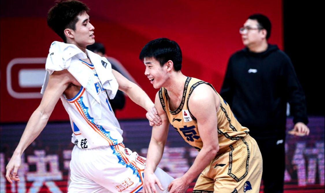 CBA历史第一人！100%命中率轰进9记三