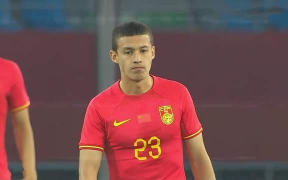 1年前还在踢中乙，彭啸上限可留洋泰山手握05众星培养后腰争冠