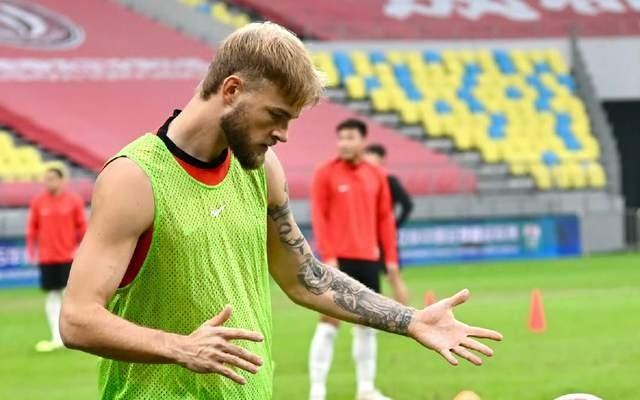 津门虎接近巴西前锋葡超15场9球于根伟换打法成都难留莱切特