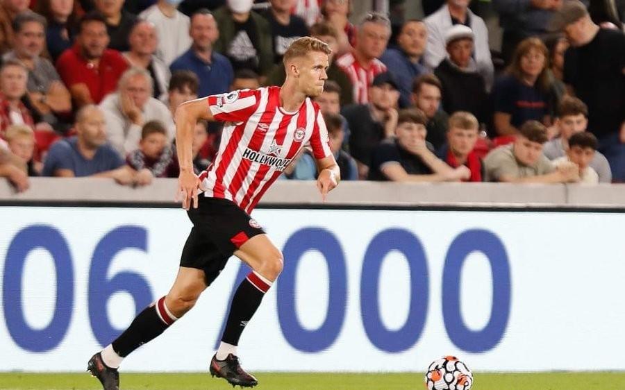 记者：布伦特福德无意出售阿耶，沃尔夫