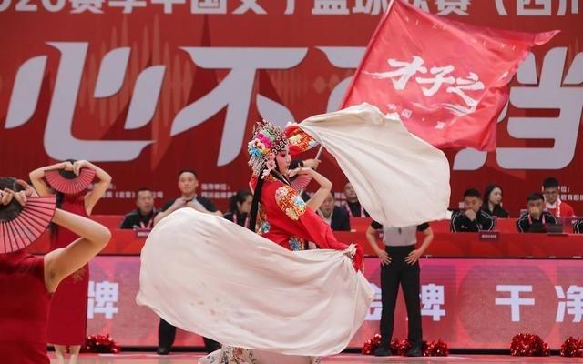 坎贝奇“两双”带领四川女篮力克WC