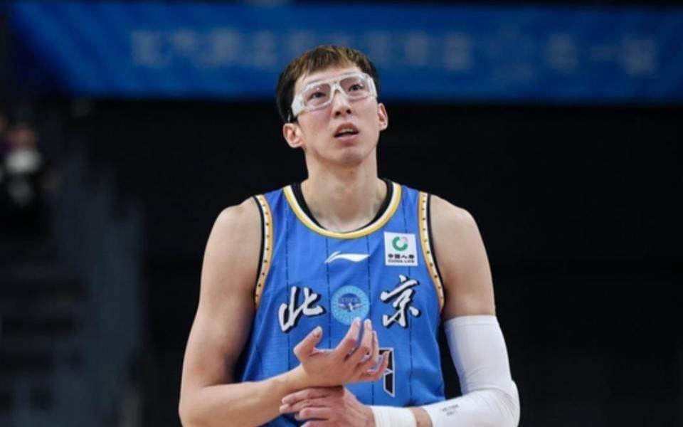 北京首钢队买断麦基，NBA冠军中锋辅