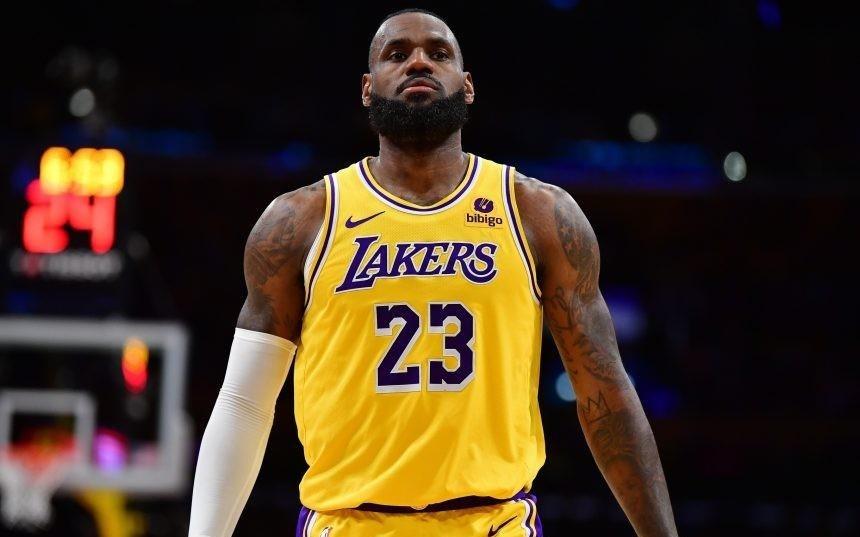 40岁后两双排行榜：詹姆斯23次排名第