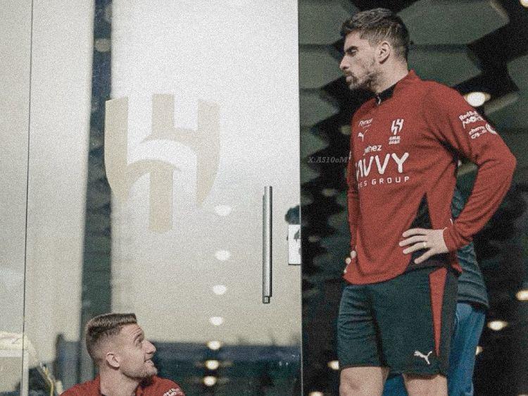 拉爵缺钱放弃1500万签内维斯！曼联杯