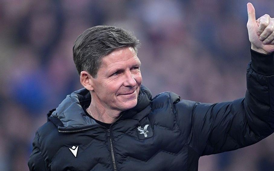 记者：水晶宫去年开始找格拉斯纳替代