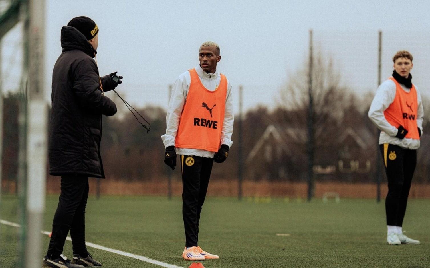 熟悉下新环境，将在今夏加盟多特的莱