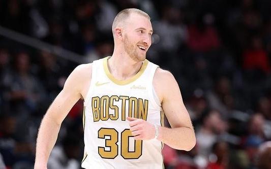 10记三分平生涯纪录豪泽：为何要投两分我的目标就是破纪录