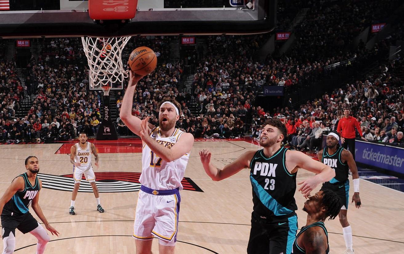 逆袭者！湖人暗藏25岁新星轰21+4，雷迪克该重用他