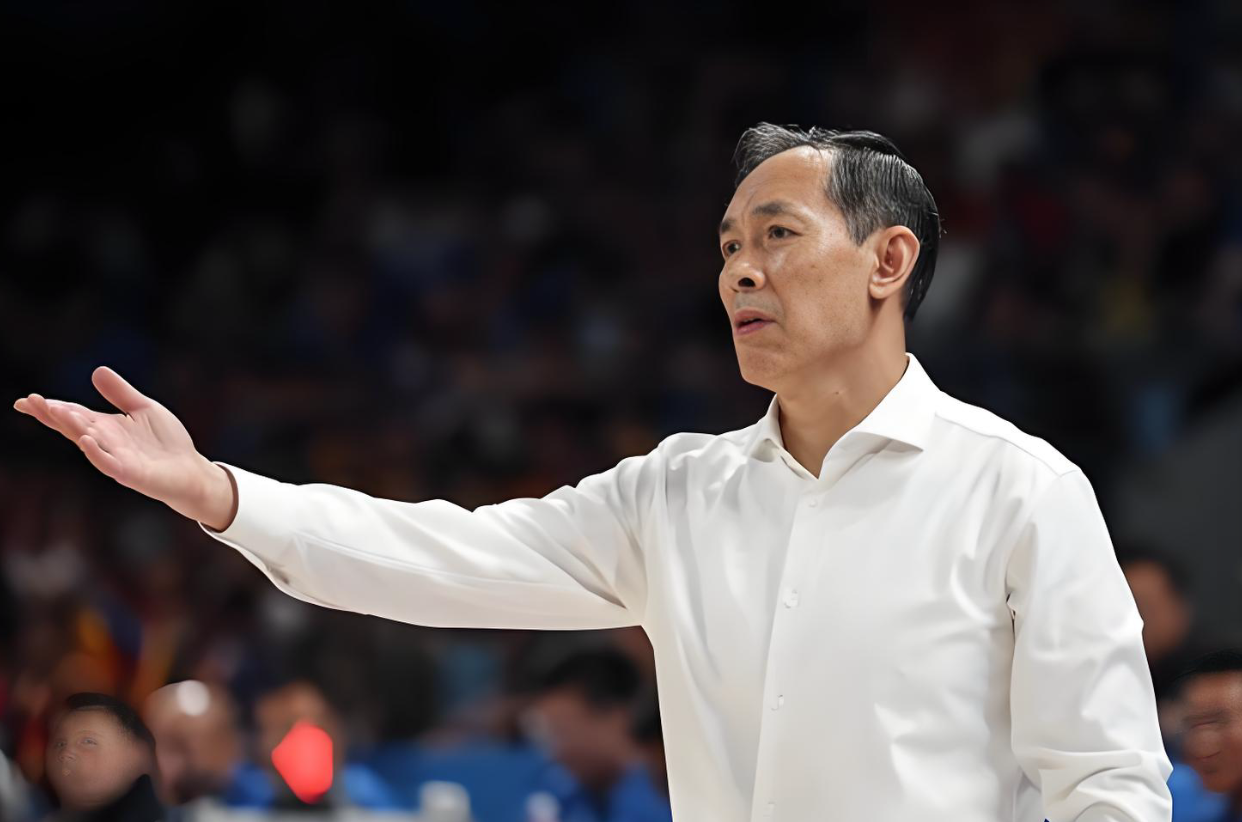 北京队迎1坏消息！2米06锋线悍将旧伤复发，许利民一个头两个大