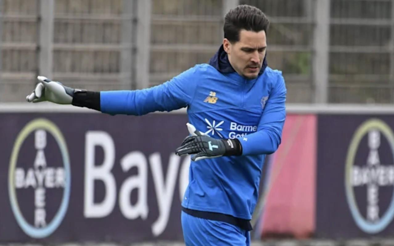 弗莱肯受伤，图片报：勒沃库森正在考虑