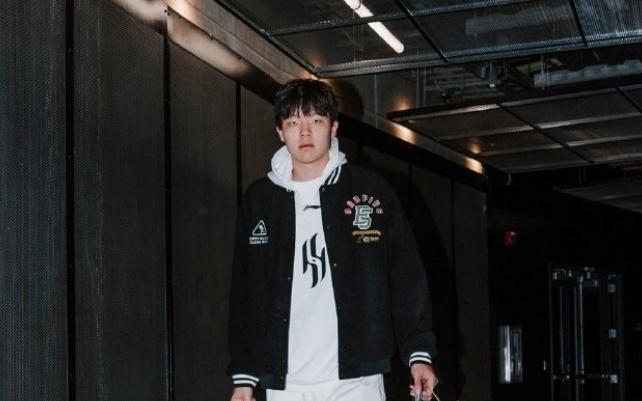 7天6赛仍19+5！杨瀚森4犯8失误瑕不遮