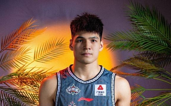 陈国豪对北控只能打一节这还好特殊条款当年让刘玉栋无法上场