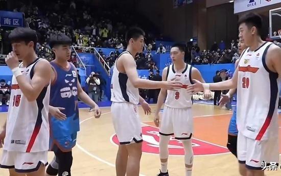 杜锋：四川降温了但全场座无虚席能感