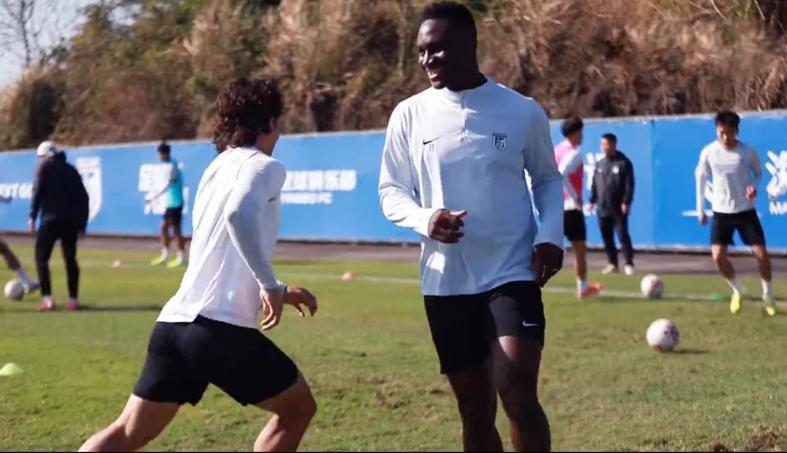 连渝大战伊夫耶库里单防马莱莱！泰山天津过招小德+双外援合练