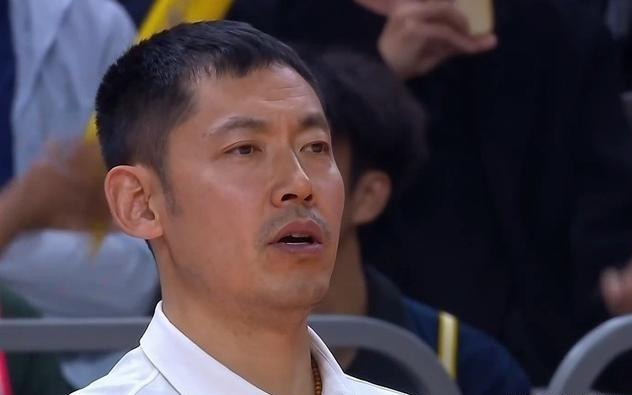 张庆鹏：第一节被人家得30分一次犯规